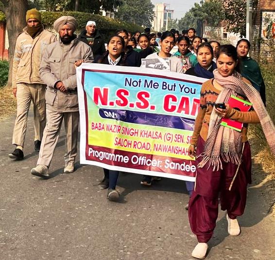 बाबा वजीर सिंह स्कूल में नशे के खिलाफ जागरूकता रैली निकाली गई।